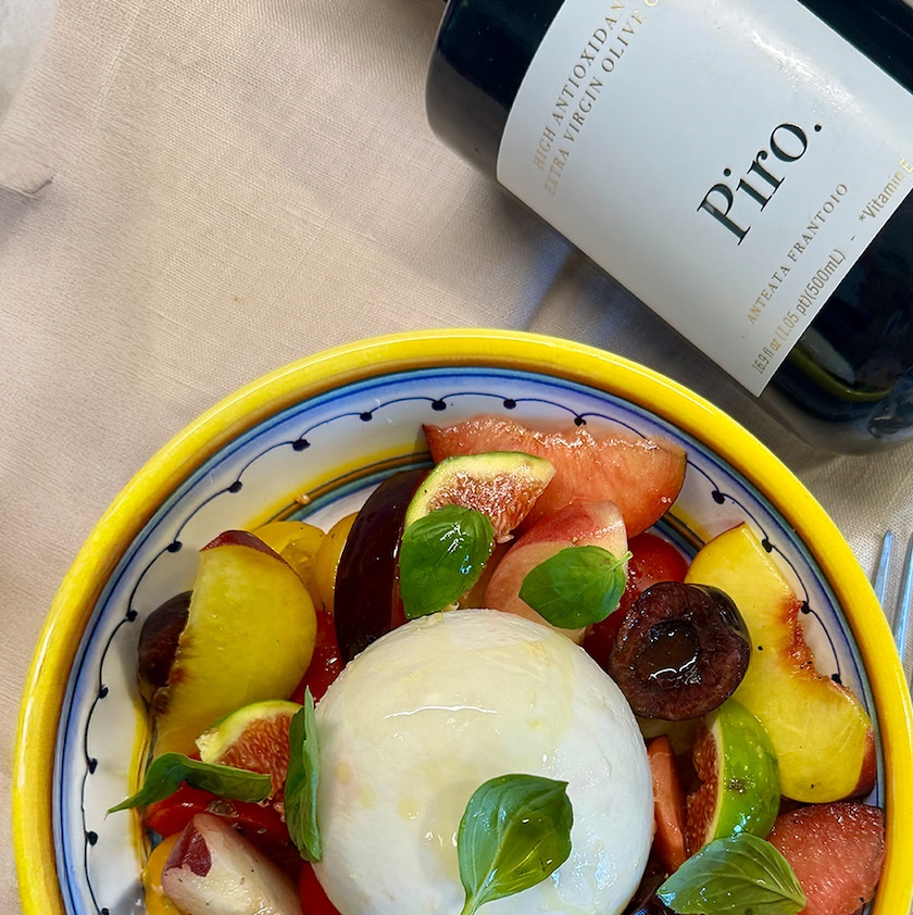 Burrata, figues, pêches et tomates à l'huile d'olive Piro