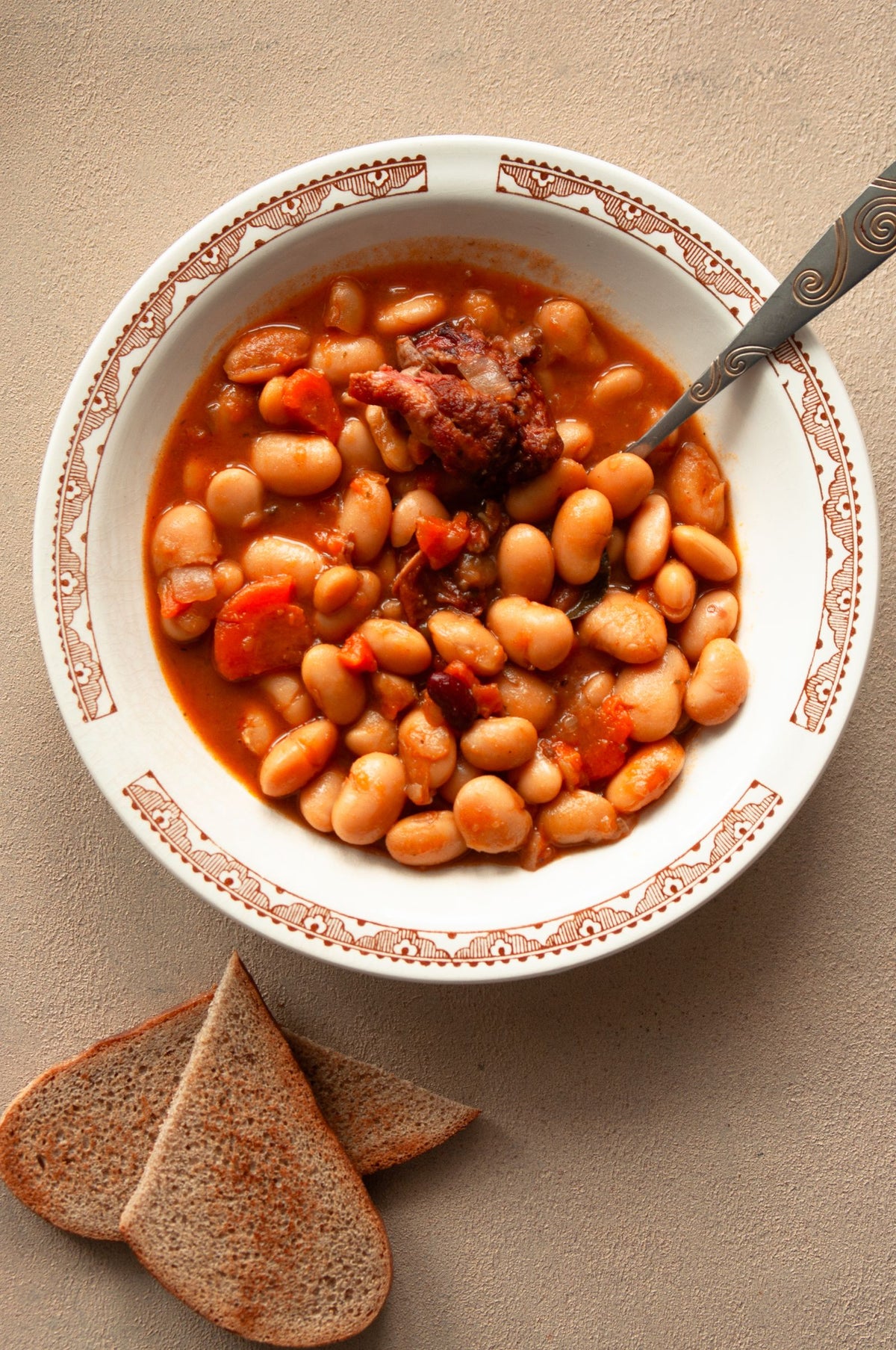 Ribollita, soupe toscane au pain et aux haricots