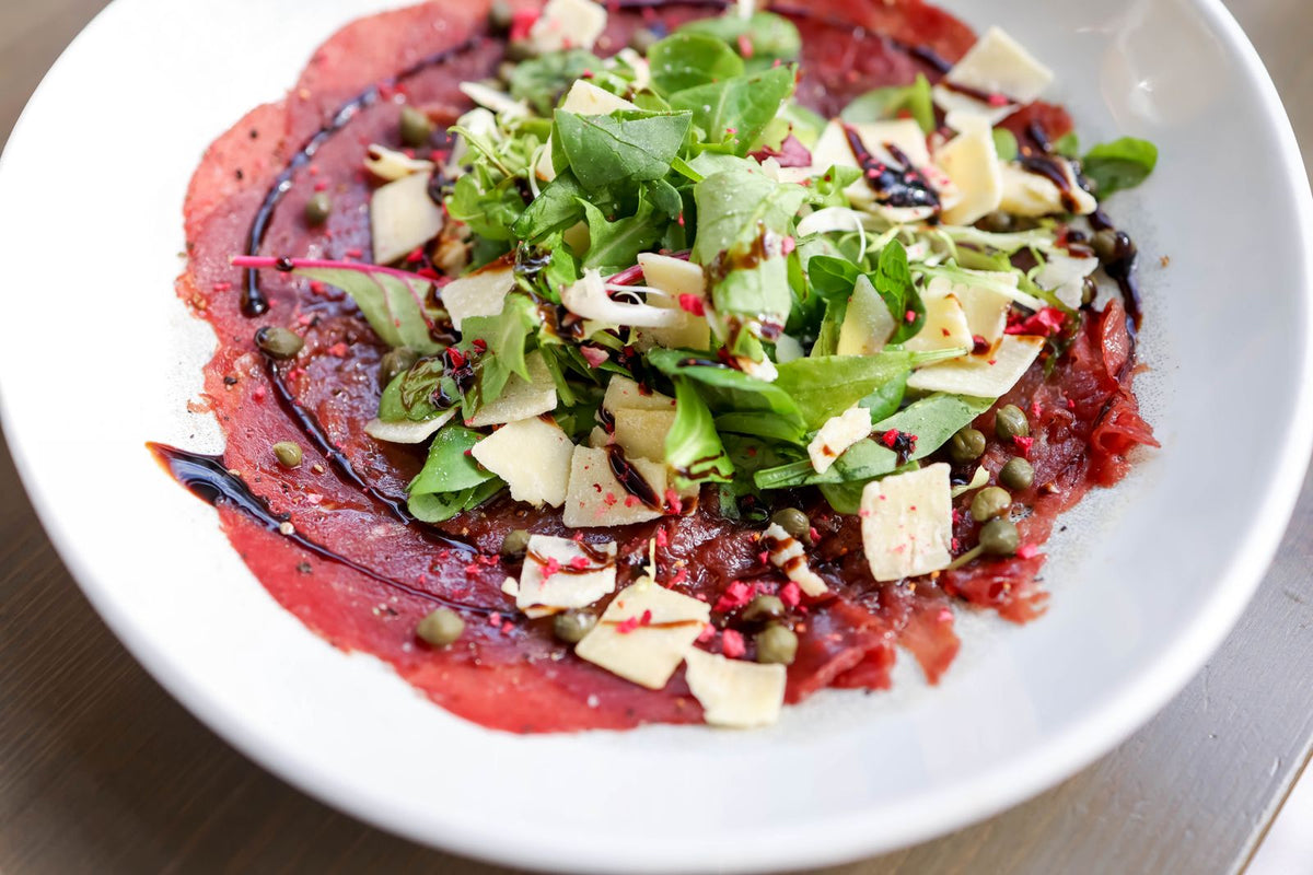 Carpaccio de bœuf, roquette et copeaux de Parmigiano