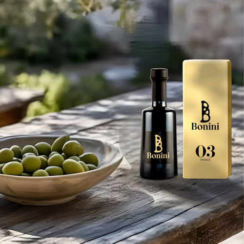 Bonini 03 Vivace 250 ml et son étui sur une table en bois sous les oliviers
